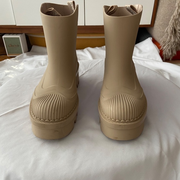 Chloe Raina beige rubber rain boots, round tow, pull tabs, Women size 40 - Picture 9 of 15